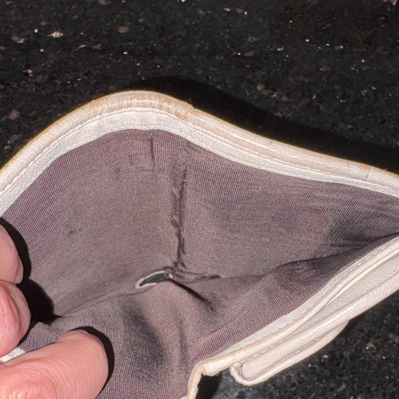 Yves saint laurent YSL womens compact wallet. - Picture 5 of 11